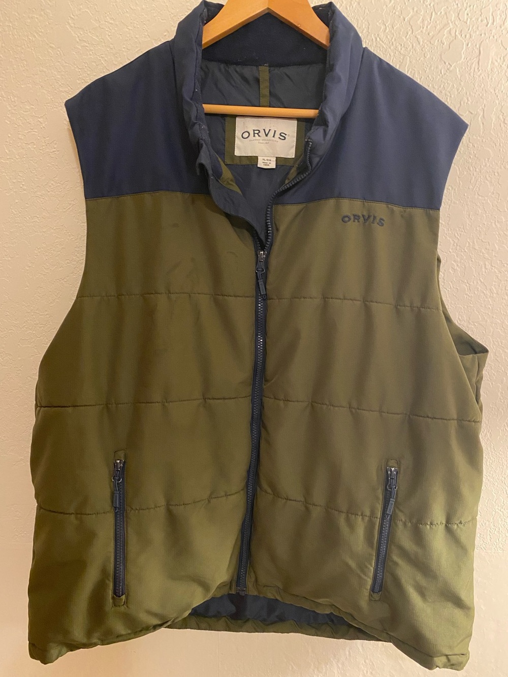 Orvis Men’s Olive & Navy Quilted Vest